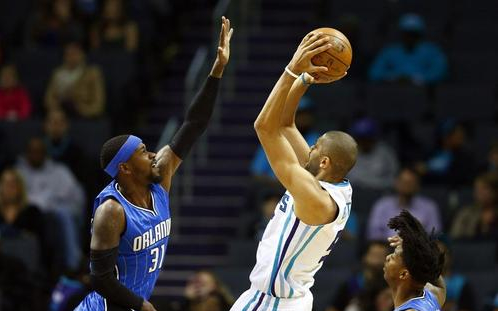 这也行？萨克拉门托国王加时末段防线松动洛杉矶快船内部沟通备战NBA季后赛，转会期马德里竞技调整名单以备社区盾